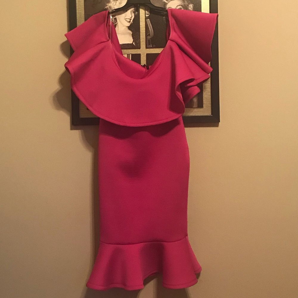 💗 NWOT Fuchsia Pink Scuba Peplum Dress